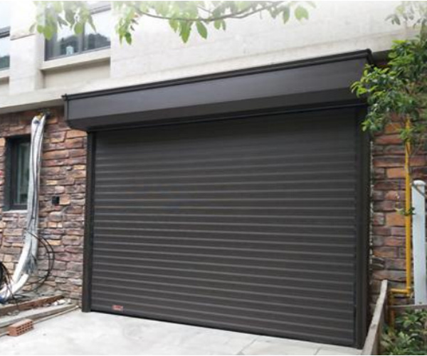安装一套合格耐用的电动卷帘门需要多少钱？